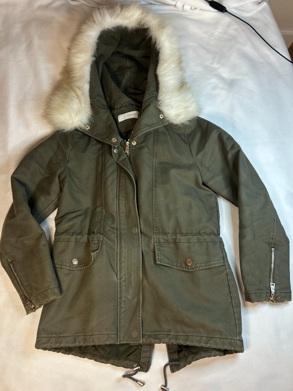 T Tahari Olive Green Winter Jacket, removable faux fur hood Size- Petite Small